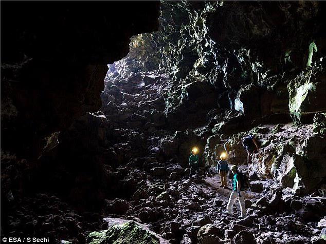 人類很快就可以生活在月球和火星的巨大地下隧道中