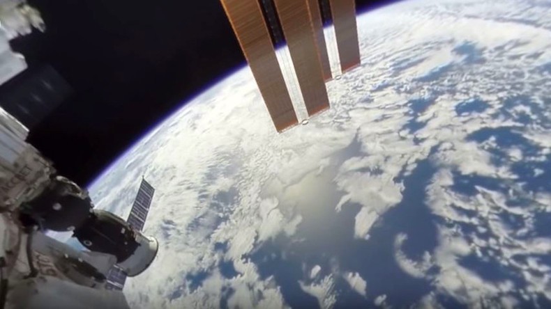 RT新聞:”拍得真像地球是平的!” 陰謀論者無法接受的首次360度太空影片